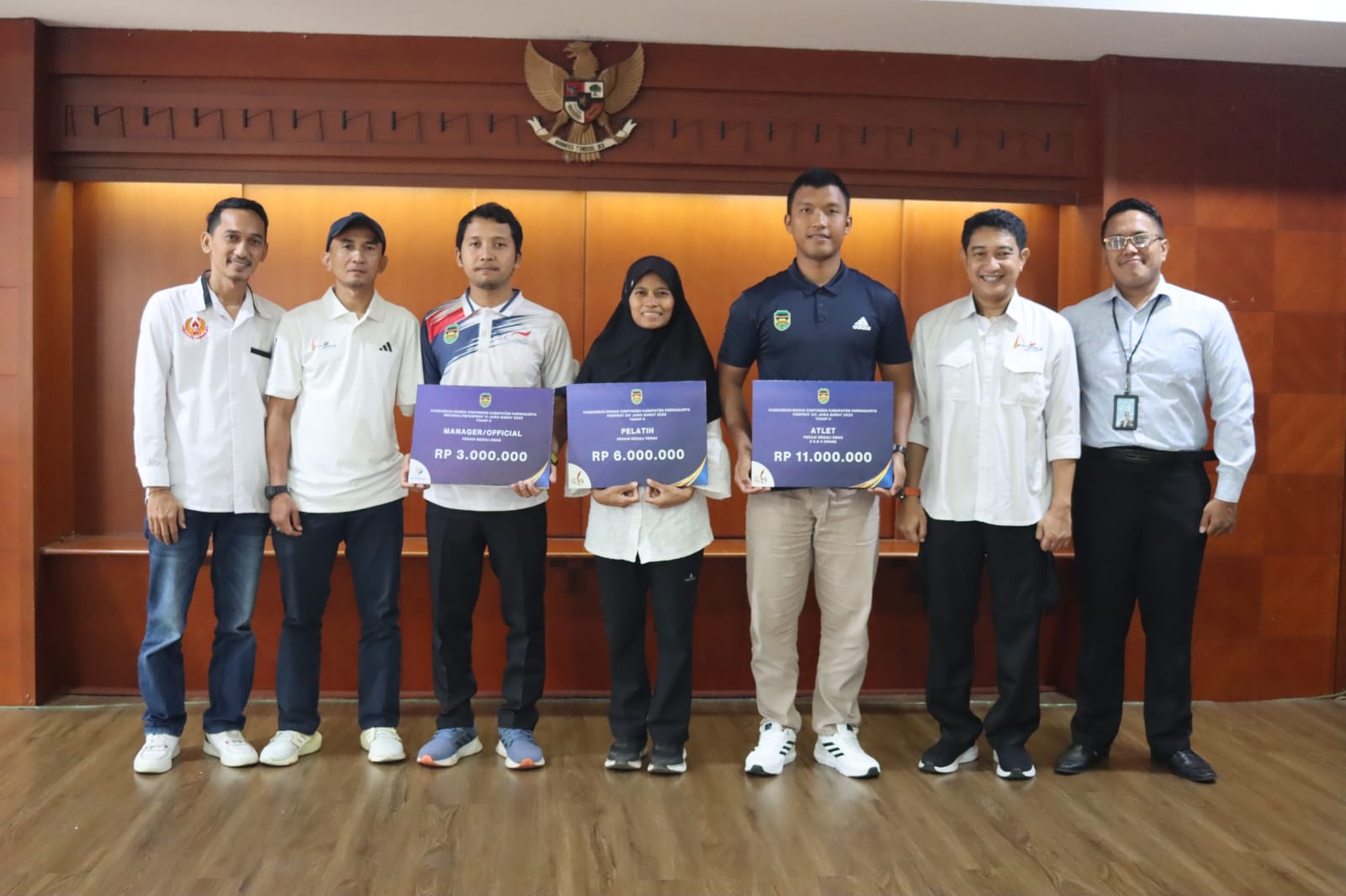 Pemkab Purwakarta Bagikan Bonus untuk Atlet Berprestasi