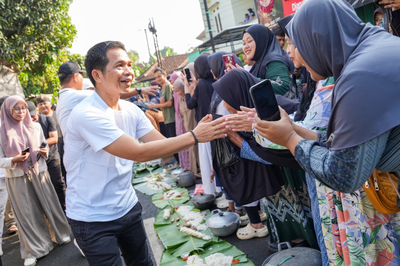 Syukuran 1000 Liwet, Bupati Purwakarta Ajak Warga Rawat Jalan dan Tanam Pohon Buah