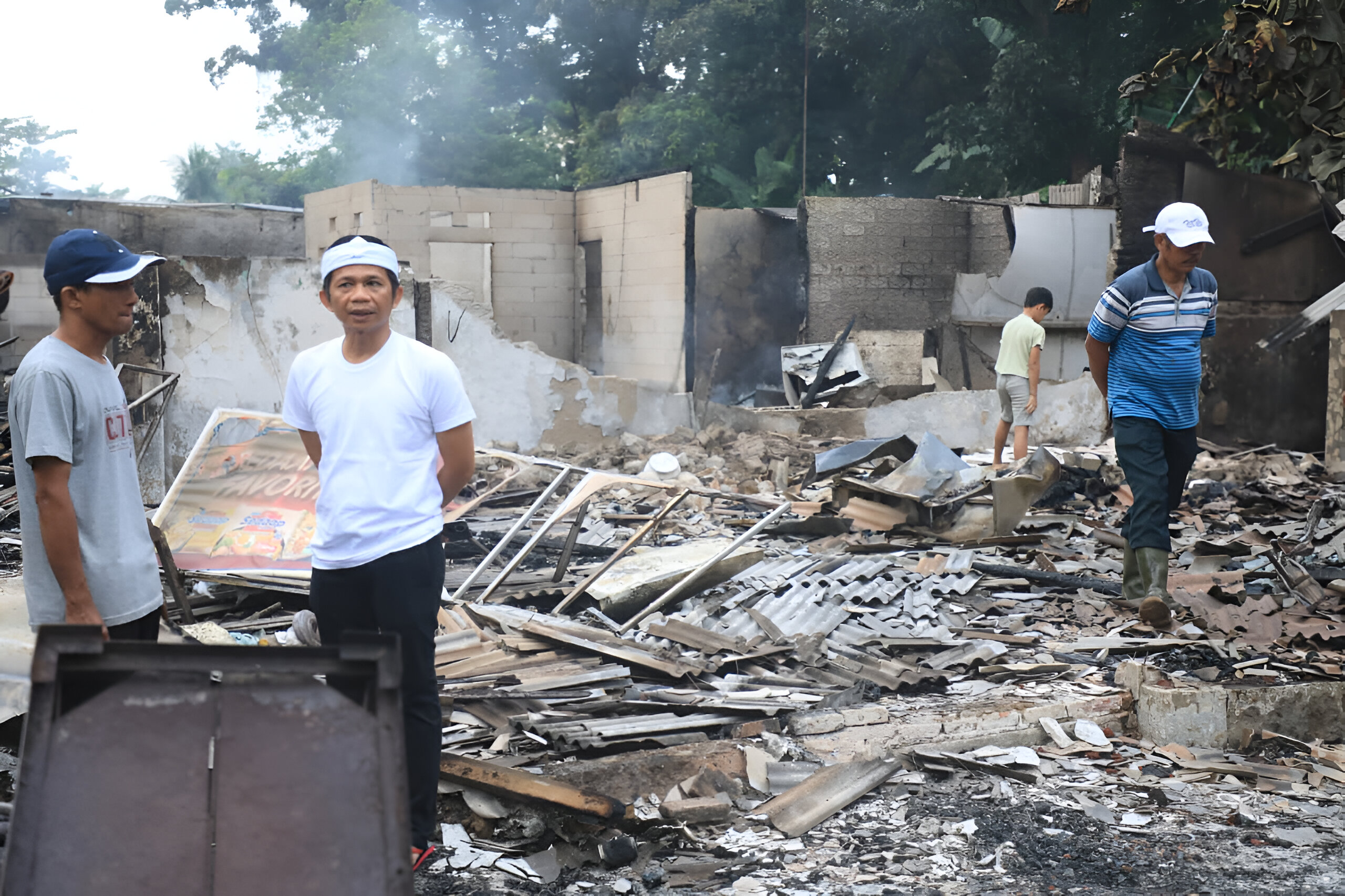 Diantara Puing-puing Lapak Bungursari: Kisah Pedagang, Janji Om Zein, dan Semangat Julang Ngapak