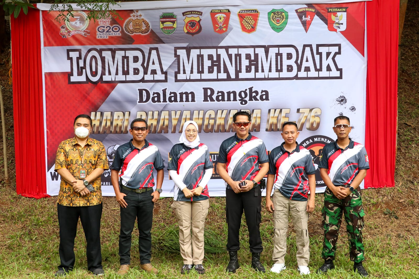 Lomba Menembak pada HUT Bhayangkara ke-76   