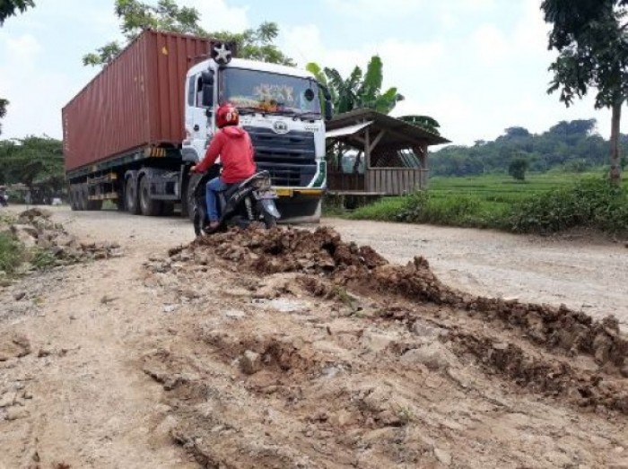 Jalan Rusak Karena Mobil Perusahaan, Bina Marga Purwakarta Siapkan Portal