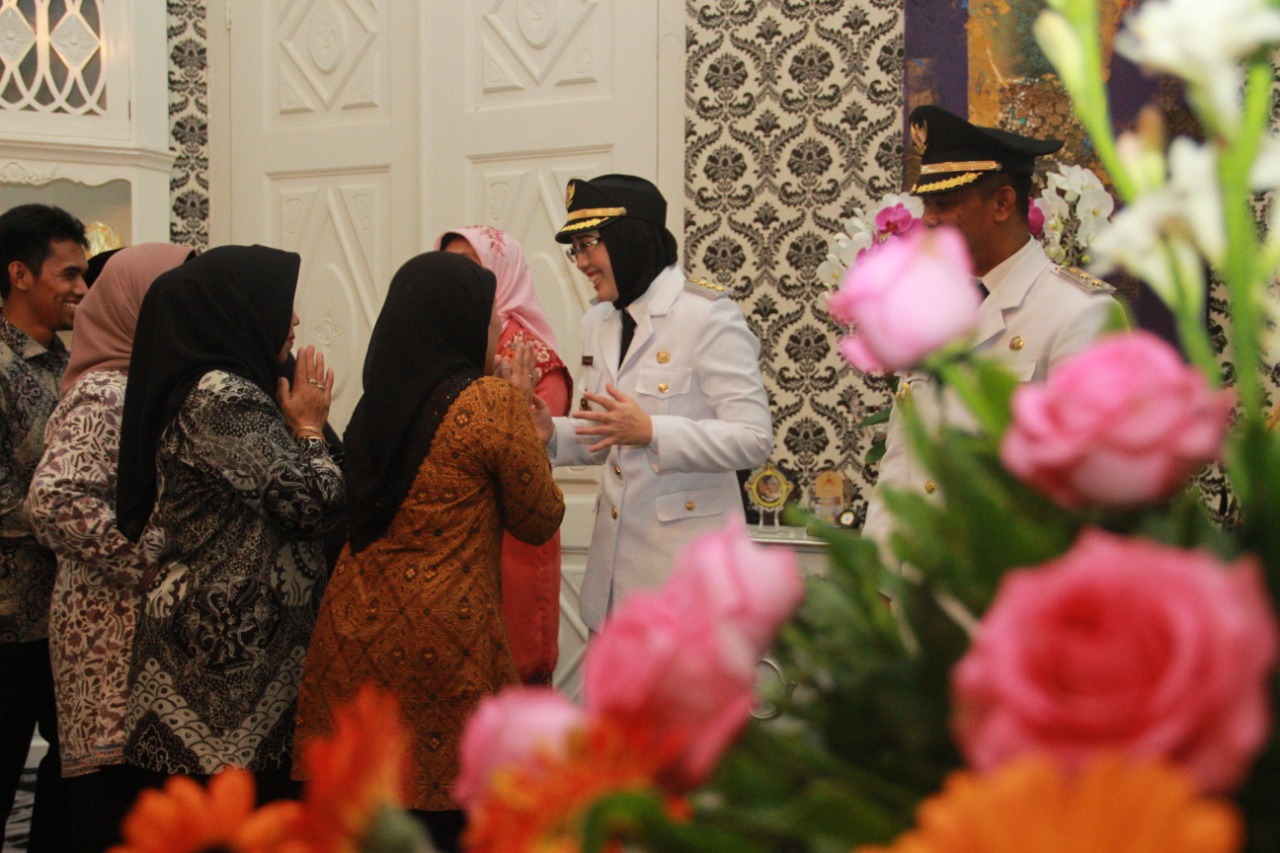 Hari Pertama di Bale Nageri, Bupati Anne Ratna Mustika Terima Curhatan Warga