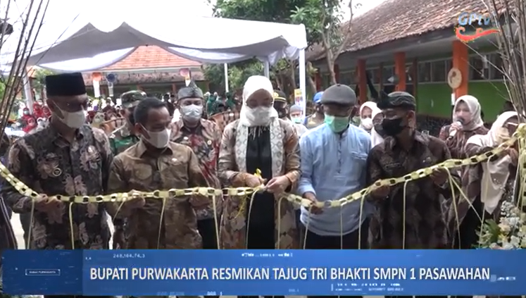 BUPATI PURWAKARTA RESMIKAN TAJUG TRI BHAKTI SMP N 1 PASAWAHAN